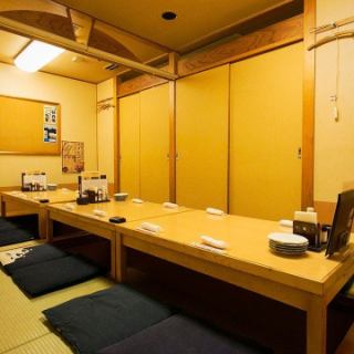 掘りごたつ席個室（～8名様）。歓迎会や送別会などの会社宴会やお祝い事、ご家族でのお食事などにぜひご利用ください。足をおろして寛げるのが魅力の掘りごたつタイプの個室です。