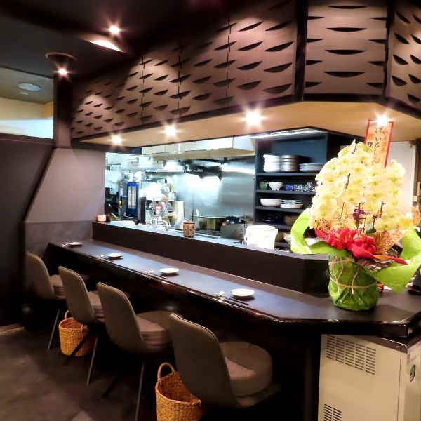 全席喫煙可能。熊本名物と全国各地の銘酒を存分にお楽しみ頂けます。ソーシャルディスタンス、定期的な換気等対策も行なっておりますので安心してご利用ください。是非楽しいひと時をお過ごしくださいませ。女子会やデート等少人数でのご利用にも最適です！