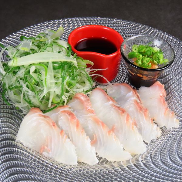 個室空間をご用意。2名様からご利用可能です。ご家族、ご友人でのお食事や大事な会合、接待等にも最適でございます。是非ご利用ください。