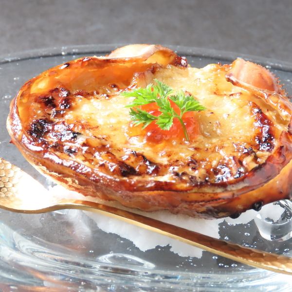 個室空間をご用意。2名様からご利用可能です。ご家族、ご友人でのお食事や大事な会合、接待等にも最適でございます。是非ご利用ください。