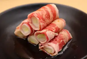 Green onion-wrapped short ribs