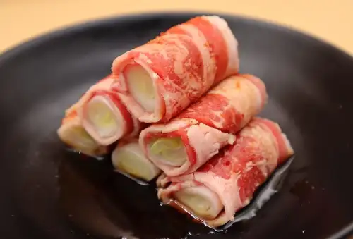 Green onion-wrapped short ribs