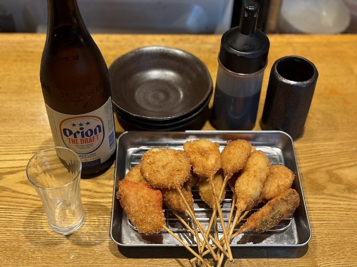 【サク飲み】串焼きは1本76円(税込)~と生ビールが604円(税込)♪