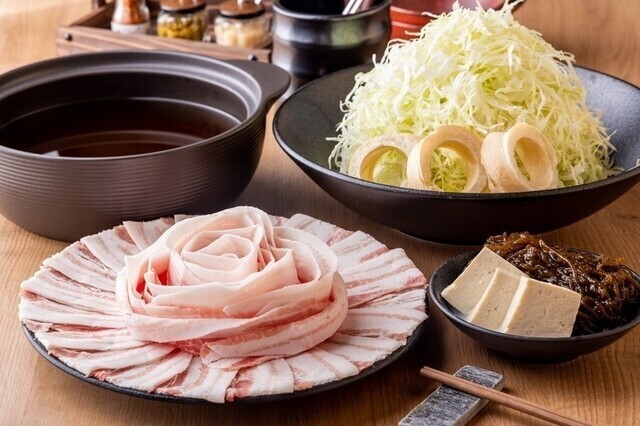 秘伝の自家製出汁で味わう、絶品あぐー豚しゃぶしゃぶ専門店