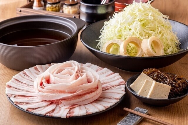沖縄が誇るブランド豚「あぐー豚」を贅沢に秘伝の自家製出汁で♪