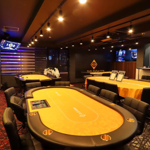 高田马场最大的游乐酒吧！一边喝酒一边享受扑克等游戏。我们拥有宽敞而安静的环境，您可以在这里享受游戏和饮料。享受非凡的体验，让您在日本逗留期间感觉身临其境。