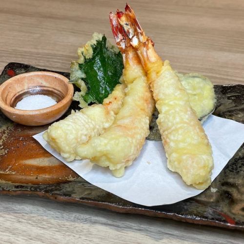 Assorted large shrimp tempura
