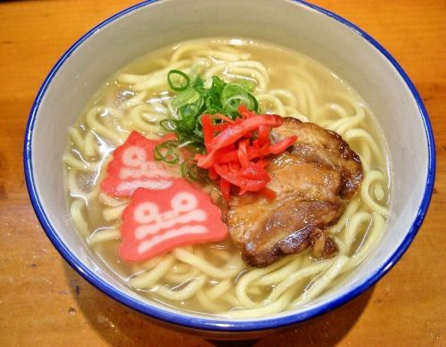沖縄料理も楽しめます♪【沖縄そば】