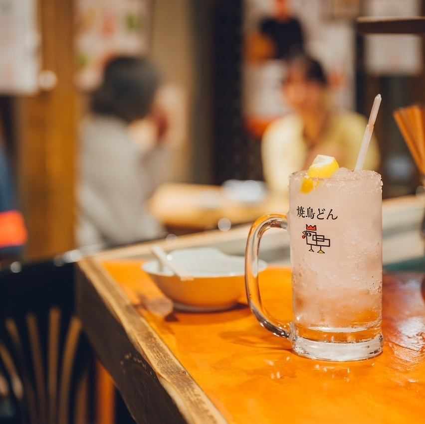 お仕事帰りのサク飲みにも最適!大山どりの焼き鳥とビールで乾杯!