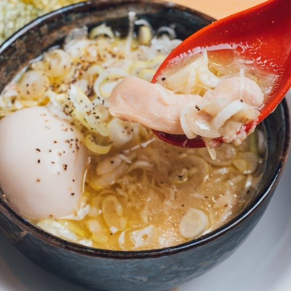 【人気メニュー】鶏の美味しさが一皿に凝縮♪◆鶏の煮込み　599円(税込)