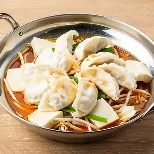 Gyoza Hot Pot (Red) (Serves 2 or more)