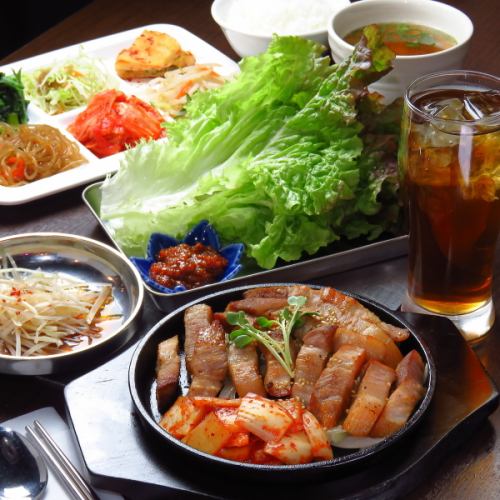 定食全品に日替わりお惣菜付き☆ボリューム満点◎