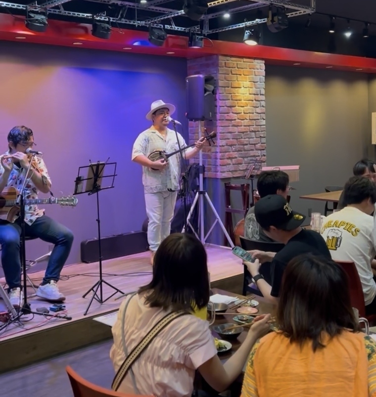 しゃぶしゃぶ＆沖縄料理を堪能！毎日、島唄ライブ開催！飲み放題付きコースあり★