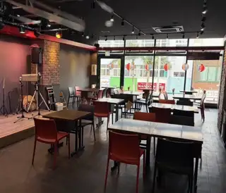 オシャレな店内で民謡ライブやお食事がお楽しみいただけます。