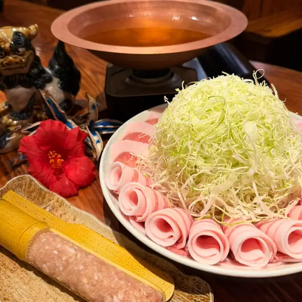 【国際通り・牧志でしゃぶしゃぶ】あぐー豚と沖縄料理を楽しむコース!