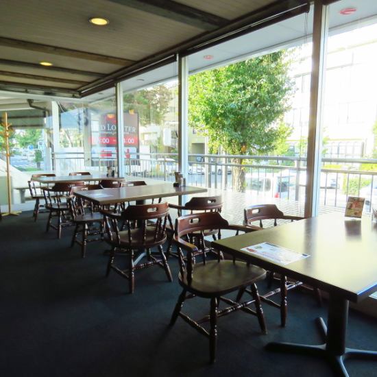 You can enjoy both lunch and dinner in the open space.
