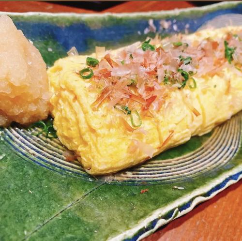 だし巻き玉子 ネギとカツオを添えて