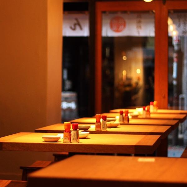 Table seats that can be used in a wide range of scenes such as private drinking parties and banquets ★ You can also use it at the counter seats for a quick drinking party after work!
