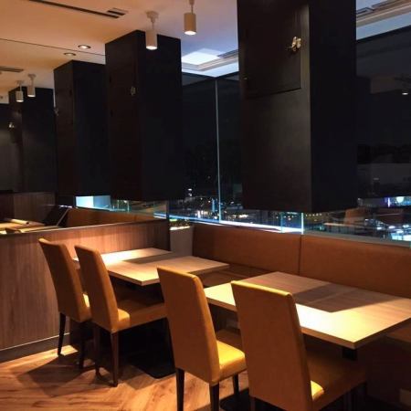 [Nikuya no Daido Ueno] We have window seats where you can enjoy a relaxing meal.Perfect for girls-only gatherings, moms-only gatherings, and small entertainment.Safe for families with children.