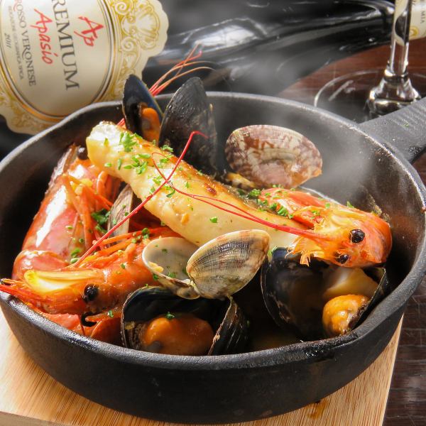 Seasoned with a soup that concentrates the flavor of seafood and takes advantage of the taste of the ingredients!! Be sure to try the bouillabaisse!!