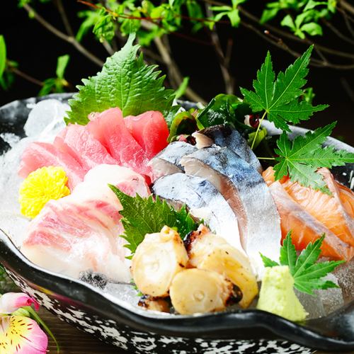 Assorted sashimi