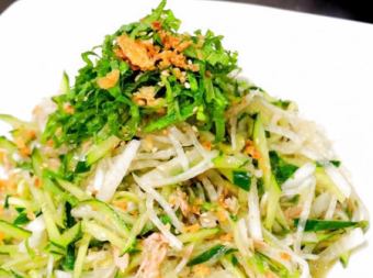 "Japanese-style salad with grated whitebait"