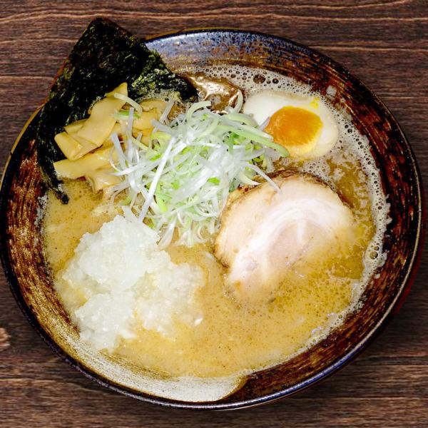 [Recommended] The ramen of the sea bream is also delicious ♪ A delicious ramen with seafood soup and pork bone soup!