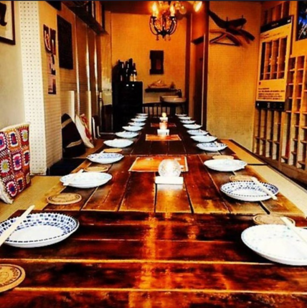 1Fテーブル席は歓送迎会、忘年会や新年会、二次会など少人数から大人数(最大20名様まで)様々なシーンでご利用頂けます☆ご要望等ございましてらネットやお電話でお気軽にお問い合わせ下さい。