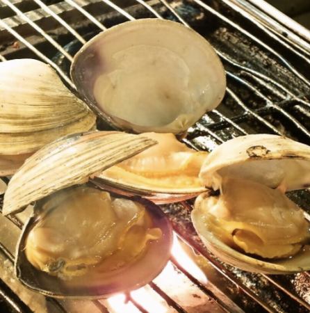[Hokkaido product] White clams and clams steamed in sake.3 large pieces of sake steamed