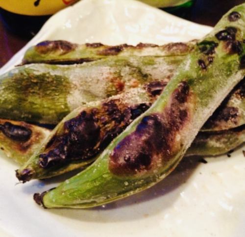 Grilled seasonal broad beans with salt