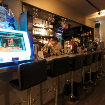 The counter is perfect for when you want to enjoy conversation with your friends side by side even if you are alone.You can have casual conversations with the owner, and feel free to ask for a drink that suits your mood.