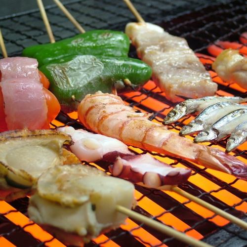 Skewers are recommended! Single dishes are also enriched ☆ All-you-can-drink for 2 hours is also available, so you can have a banquet with your favorite dishes!
