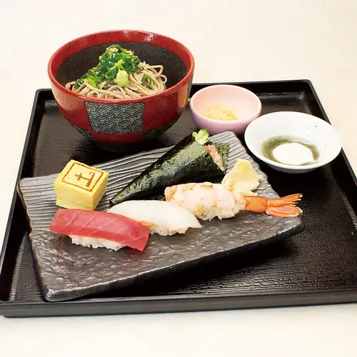 Hot/Cold Soba Noodles (Small) and Sushi Set