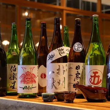 店主厳選の各地地酒の数々