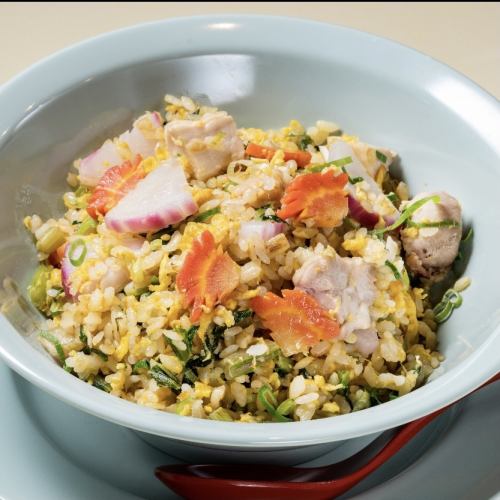 Colorful fried rice with chicken and Kyoto vegetables carefully finished by low temperature cooking