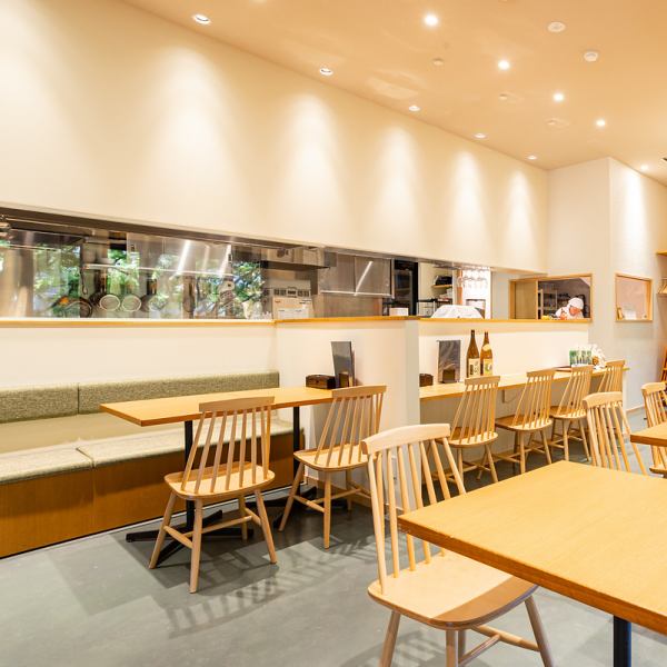 Because of the open kitchen, you can enjoy the cooking scenery.You can also see the stone mill that is actually used to grind the soba noodles. Please spend a wonderful time in the spacious and open store space.