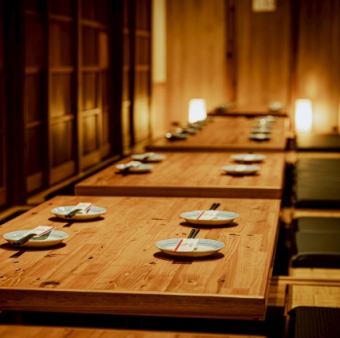 大人シックな雰囲気と大衆酒場感を掛け合わせた居心地の良いオープンテーブル・半個室・完全個室◎