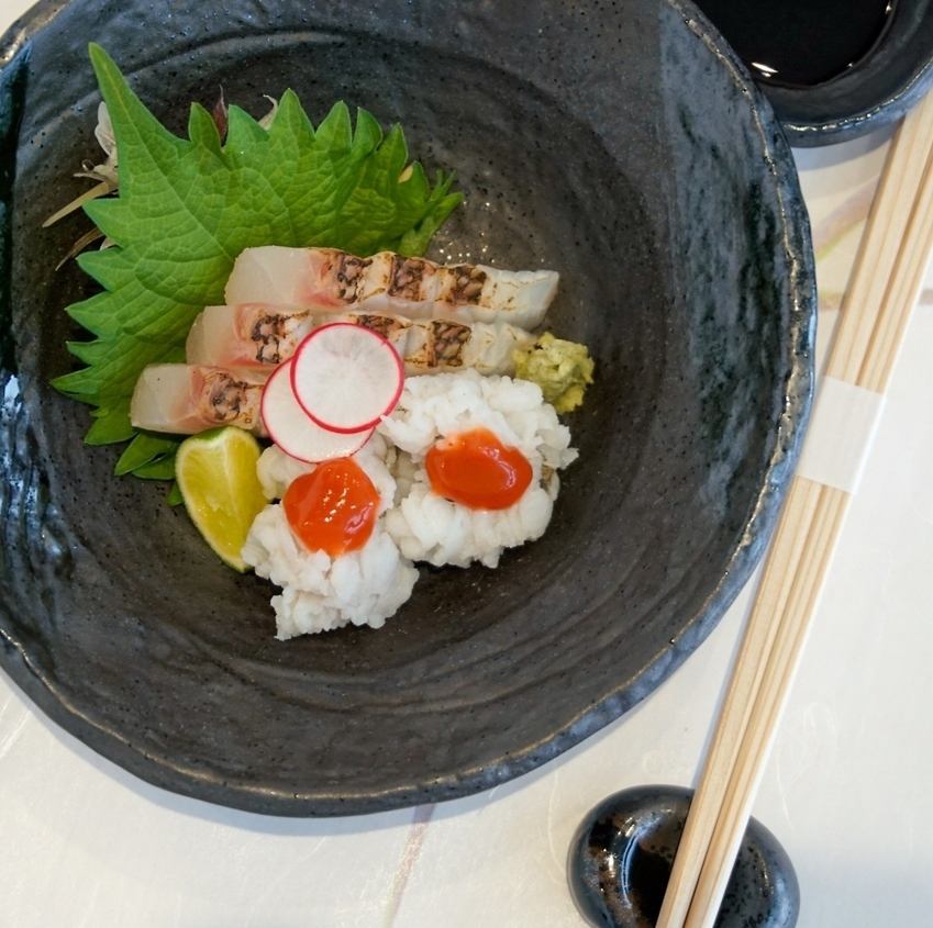 新鮮な魚を使用した料理が自慢。お刺身・にぎり・焼き・揚げ等。