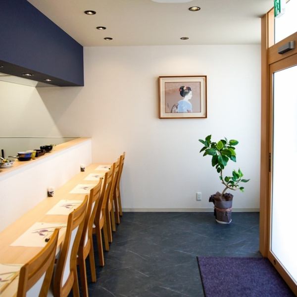 【大切な人とのひとときに】大人のデート、あるいは一人飲みなど、お腹も心もしっかりと満たされる至福の時間を過ごせる料理店です。