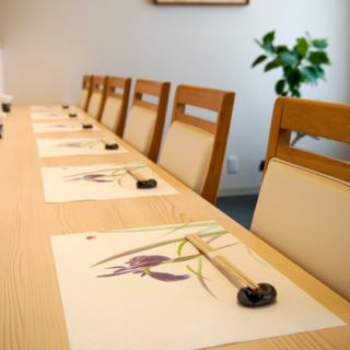 カウンター席です。お一人様、記念日、二人飲みなどにもピッタリです。