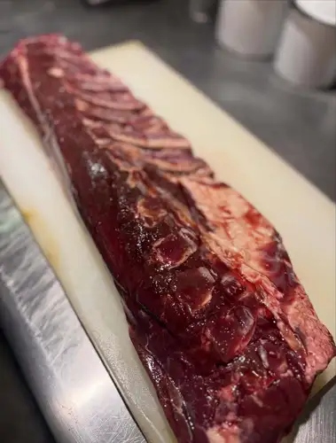 Last week of September 🌕
We're starting to see glimpses of autumn sunshine. This autumn has been rainy, but the pleasant evenings and nights are perfect for enjoying some autumn wine.

Deer with truffles, and even in buckwheat galettes.

Autumn, winter, and spring truffle season
We'll be getting some regularly, so please come by! 🍄

Booking availability for this week 🗓️

Friday, September 25th ◎ Completely broke
Saturday, September 26th ◎ Plenty
9/27 ◎Plenty
9/28 Mon ◎Plenty

With the Silver Week holidays over, we have plenty of availability everywhere this weekend.Let's relax with autumn wine and autumn ingredients.

🍷We are open from 3pm on Saturdays, Sundays, and public holidays.
I recommend going early in the day for a more relaxed experience.