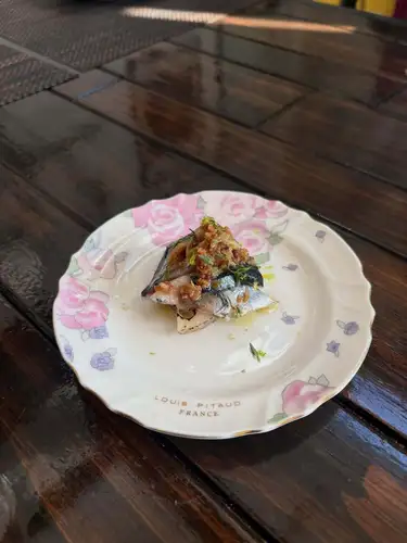 現在是十月的第二週，我們正享受著美好的秋日天氣🌞
黃昏時分的黑皮諾和內皮奧羅——這些是你現在應該喝的葡萄酒。

本週牛肝菌的到貨有所延遲，預計下週五到貨。我們有新鮮的松露。
讓我們一邊品嚐美酒，一邊盡情享受秋天的美好時光。

本周可預訂狀況🗓️

10/8（週四）⚪︎ 很多
10/9（週五）◎ 很多
10/10（週六）⚪︎剩餘4組
10/11（週日）◎ 充足
10/12（星期一）◎ 充足

本週末三天假期我們還有空房。
秋季是人們食慾旺盛的季節，讓我們一起享受一杯輕鬆的葡萄酒吧🍂

🍷我們週六、週日及公眾假期下午3點開始營業。
建議提早前往，以便獲得更輕鬆的體驗。