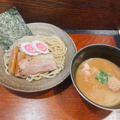 Rich seafood tsukemen