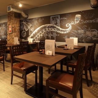2名様からご利用頂けるテーブル席ご用意しております。デートやお食事、飲み会等様々なシーンでご利用ください。