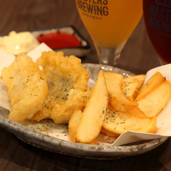 【ビールを楽しみたい人はこれ！】新鮮な鮮魚とビール衣の「フィッシュ＆チップス」500円（税込）