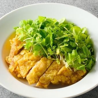 たっぷりセロリと大判唐揚げの特製ソース