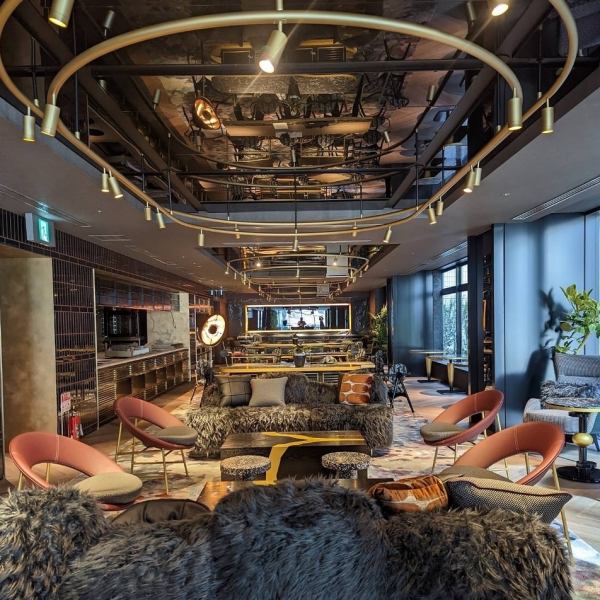 ◆◇全70席の店内はソファ席を始めとして様々なお席をご用意しています◇◆お席それぞれで雰囲気の違ったソファ席をご用意しておりますので、毎回違った雰囲気でお料理と空間をお楽しみいただけます。二人だけの時間を過ごすカップルシートもご用意しております。