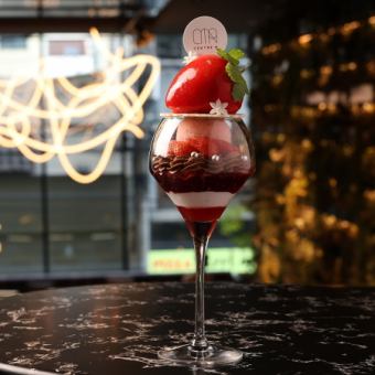 昼の部　丸ごと苺と濃厚チョコの贅沢パフェ