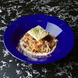 和牛のボロネーゼ　　まるごとバターと降り積もるチーズ