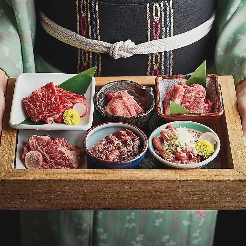 다이쇼 시대를 이미지 한 개인 실에서 전국의 맛있는 고기를 즐겨주세요.